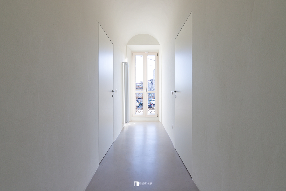 Porte battante invisible standard