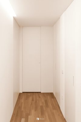 Porte coulissante affleurante spéciale en toute hauteur
